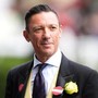 Ippica, grave incidente per la leggenda italiana Frankie Dettori Ippica, grave incidente per la leggenda italiana Frankie Dettori
