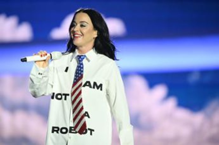 Casa Bianca usa 'Firework' in un video su attacchi militari, Katy Perry: "Mia musica non celebra guerra" Casa Bianca usa 'Firework' in un video su attacchi militari, Katy Perry: "Mia musica non celebra guerra"