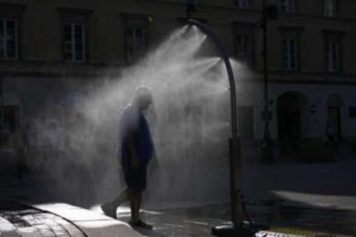 Europa nella morsa del caldo, in Francia circa mille morti in più rispetto alla norma. In Germania la notte più calda di sempre
