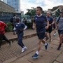 Sorpresa a Nairobi: Macron corre con Kipchoge, leggenda della maratona