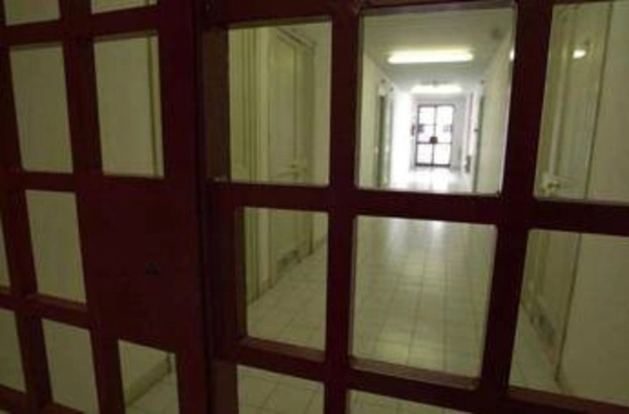 Accumula condanne per oltre 15 anni di carcere ma è sempre incinta: arrestata 31enne