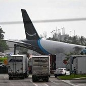 Aereo cargo Amazon fuori pista a Miami, 5 morti e 5 feriti: aperta un'indagine Aereo cargo Amazon fuori pista a Miami, 5 morti e 5 feriti: aperta un'indagine