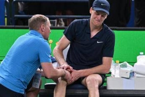 Sinner e i crampi a Shanghai, medico-fisiatra: "Cosa fare per prevenirli" Sinner e i crampi a Shanghai, medico-fisiatra: "Cosa fare per prevenirli"