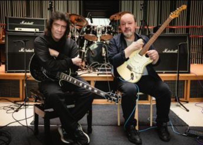Le chitarre di Hackett e Rothery insieme in un disco. E il tocco magico è di un italiano