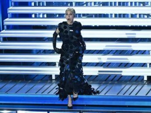 Sanremo, Rai avvia verifiche su caso 'Animali notturni' di Malika: titolo spot?