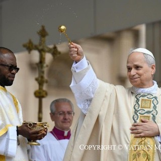Papa “Costruiamo una chiesa di pace che apra le braccia al mondo”