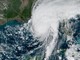 Usa, l’uragano Isaia raggiunge le coste della Florida. Venti a 165 km/h