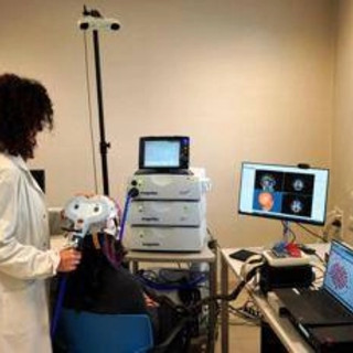 Stimolazione magnetica dimezza progressione Alzheimer, studio italiano