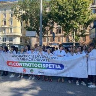 Farmacie, dipendenti in protesta a Roma: &quot;Umiliati, vogliamo stipendi dignitosi&quot;