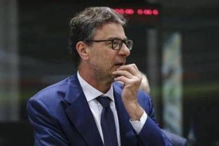 S&P conferma rating Italia a BBB+ e outlook migliora. Giorgetti: "Il lavoro paga" S&P conferma rating Italia a BBB+ e outlook migliora. Giorgetti: "Il lavoro paga"
