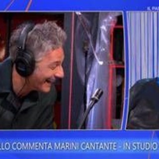 Valeria Marini canta, Fiorello ride e la mamma della showgirl gli dà ragione Valeria Marini canta, Fiorello ride e la mamma della showgirl gli dà ragione