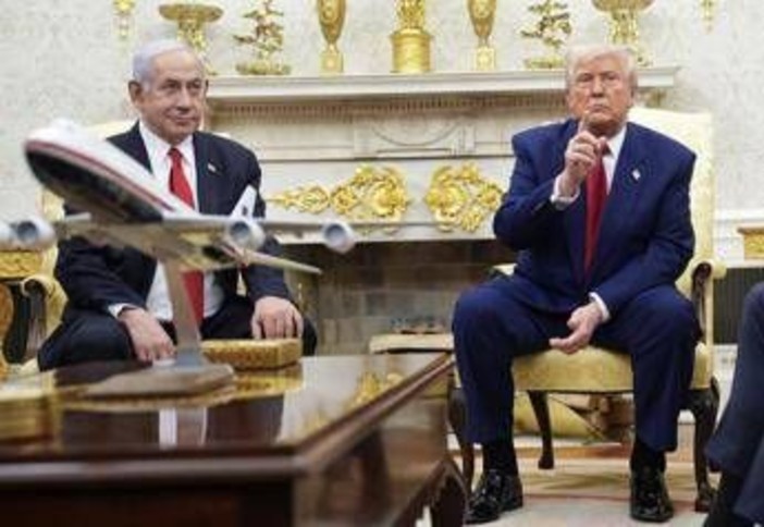 Usa-Iran, intelligence avverte Trump: "Netanyahu non si ferma in Libano, accordo a rischio" Usa-Iran, intelligence avverte Trump: "Netanyahu non si ferma in Libano, accordo a rischio"