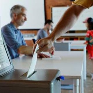 Svizzera al voto per due referendum, verso bocciatura proposta limite popolazione