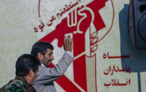 "Incontri segreti del Mossad con Ahmadinejad", il piano di Israele per il cambio di regime in Iran