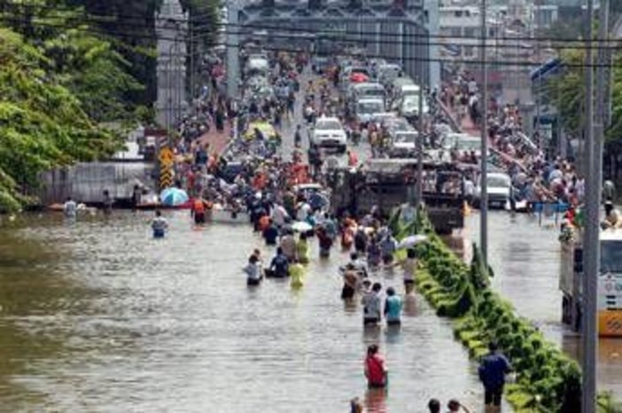 Asia, alluvioni e frane: 1.800 morti e milioni di sfollati in Sri Lanka, Indonesia e Thailandia Asia, alluvioni e frane: 1.800 morti e milioni di sfollati in Sri Lanka, Indonesia e Thailandia
