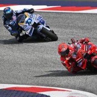 MotoGp in Austria, Marc Marquez vince la sprint davanti a fratello Alex. Bagnaia si ritira