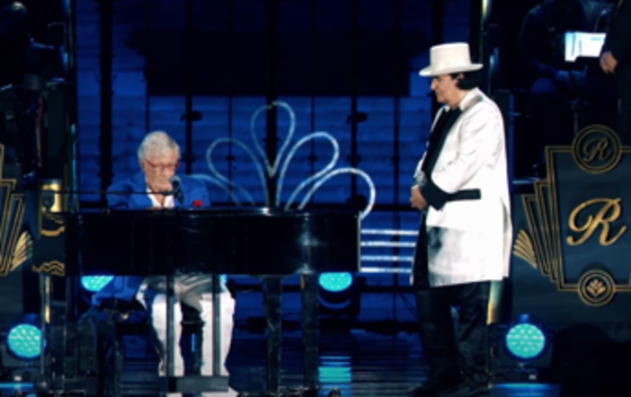 Addio a Peppino di Capri, Renato Zero: "Sei stato un faro". L'ultimo abbraccio pochi giorni fa Addio a Peppino di Capri, Renato Zero: "Sei stato un faro". L'ultimo abbraccio pochi giorni fa