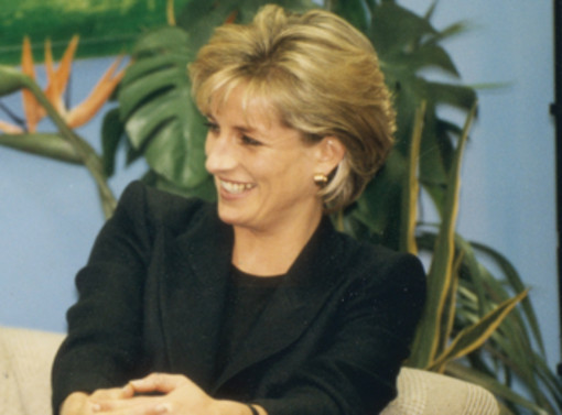Lady Diana (adolescente) aveva una cotta per Andrea, gli spediva biglietti a San Valentino Lady Diana (adolescente) aveva una cotta per Andrea, gli spediva biglietti a San Valentino