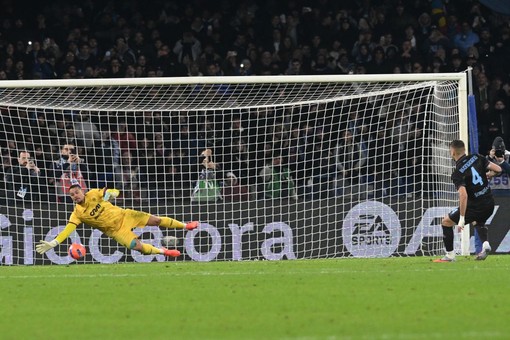 Napoli ai quarti di Coppa Italia, il Cagliari si arrende ai rigori