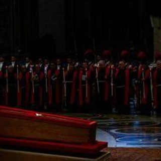 Morte Papa Francesco, dalle catacombe ai riti barocchi: il funerale pontificio nei secoli
