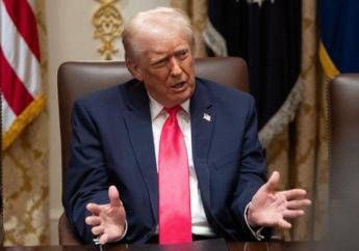 Trump-Musk, affondo Usa e Ue risponde: "Sulle nostre regole decidiamo noi" Trump-Musk, affondo Usa e Ue risponde: "Sulle nostre regole decidiamo noi"