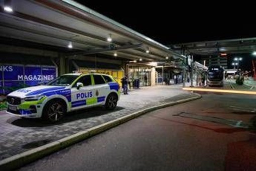 Droni avvistati all'aeroporto svedese di Goteborg: "Traffico sospeso e voli deviati verso altri scali" Droni avvistati all'aeroporto svedese di Goteborg: "Traffico sospeso e voli deviati verso altri scali"