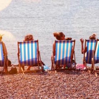 Dalle bollette alle vacanze, dal carburante al gelato: quanto ci costa agosto 2026