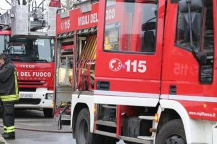 Esplosione in un'officina a Roma: morto un operaio, indagini in corso