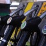 Benzina, prezzo al massimo da marzo 2022: "In due giorni un pieno costa 1 euro in più"