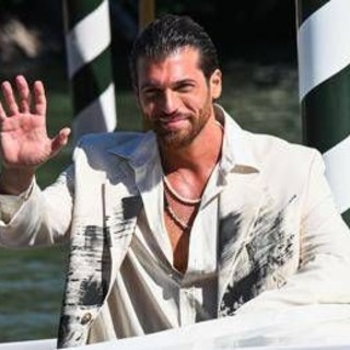 Can Yaman, chi è la star delle soap turche arrestato per droga