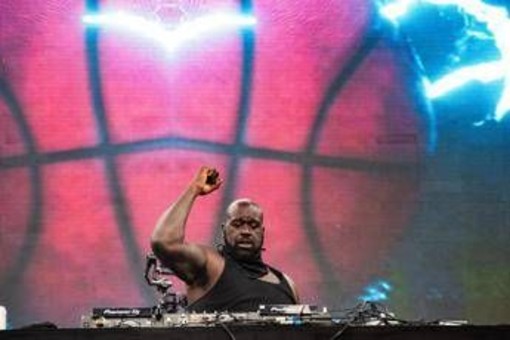 Shaquille O'Neal "sfida" Schwarzenegger: la leggenda Nba si allena da bodybuilder a 54 anni Shaquille O'Neal "sfida" Schwarzenegger: la leggenda Nba si allena da bodybuilder a 54 anni