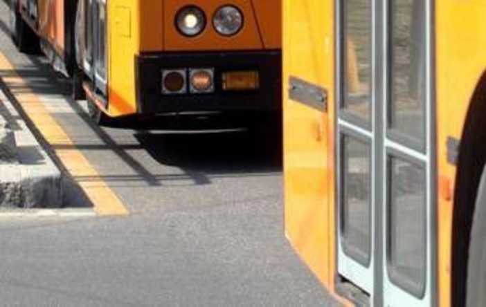 Vicenza, 15enne disabile scorda l'abbonamento: autista lo fa scendere dal bus