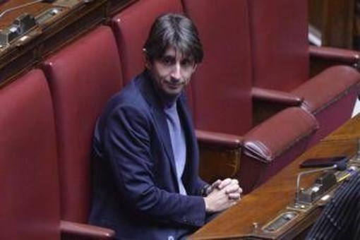 Deputati sospesi a gennaio, scintille maggioranza-opposizione alla Camera. E Donzelli infiamma l'Aula