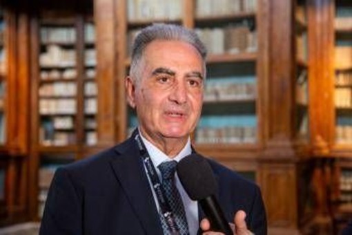 Ai, neurochirurgo Catapano: "Cambia cure e rapporto con i pazienti"