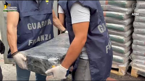 Sequestrati al porto di Gioia Tauro 113 kg di cocaina Sequestrati al porto di Gioia Tauro 113 kg di cocaina