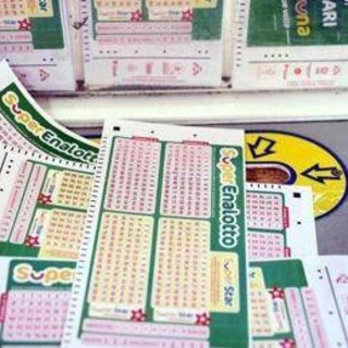 Superenalotto, numeri combinazione vincente oggi 28 aprile