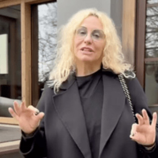 Antonella Clerici con l'holter attaccato, la spiegazione in diretta: &quot;Ho degli sbalzi pressori&quot;