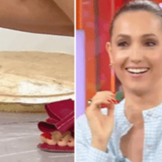 Portano la torta in studio ma... si rovescia a terra: l'incidente a La volta buona