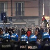 Caso Fakir, le reazioni all'intervista al poliziotto. Fratelli d'Italia: "Lepore deve dimettersi"