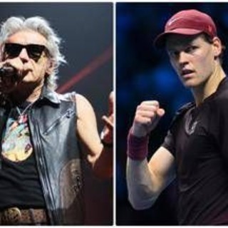 Sinner-Ligabue, incontro 'rock' alle Atp Finals: l'abbraccio tra Jannik e Luciano Sinner-Ligabue, incontro 'rock' alle Atp Finals: l'abbraccio tra Jannik e Luciano