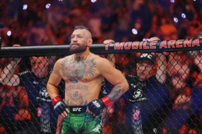 McGregor, il rientro nell’UFC dura pochi secondi: stop per infortunio McGregor, il rientro nell’UFC dura pochi secondi: stop per infortunio