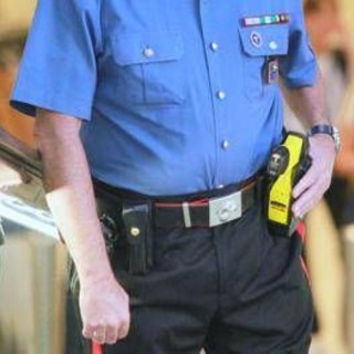 Colpito dal taser 35enne muore in ambulanza a Napoli, aperta un'inchiesta Colpito dal taser 35enne muore in ambulanza a Napoli, aperta un'inchiesta