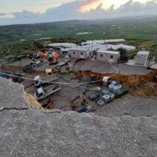 Frana a Niscemi, notte al Palasport per oltre 500 sfollati