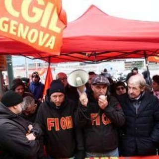 Ex Ilva, sciopero a oltranza a Taranto e bloccata e autostrada a Genova