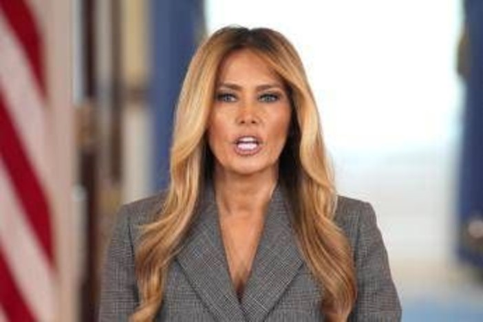 Melania Trump: "Nessun rapporto con Epstein, non mi ha presentato a Donald" Melania Trump: "Nessun rapporto con Epstein, non mi ha presentato a Donald"