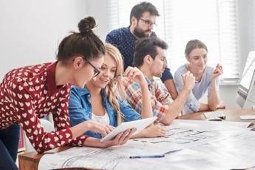 Due giovani italiani su tre ottimisti sul futuro Due giovani italiani su tre ottimisti sul futuro