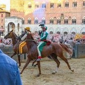 Palio di Siena, oggi si corre? Sole su Piazza del Campo