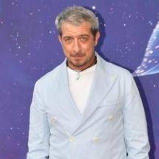 Paolo Ruffini in ritardo...e il volo 'lo aspetta', video su TikTok scatena polemiche