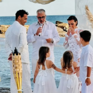 Fognini e Pennetta, l'anniversario di matrimonio e la festa a sorpresa in spiaggia