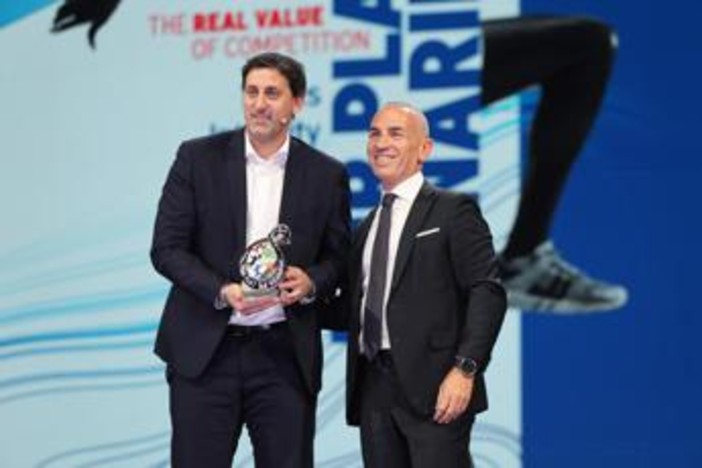 Milito premiato per il Fair Play: "Contano i valori più dei trofei" Milito premiato per il Fair Play: "Contano i valori più dei trofei"